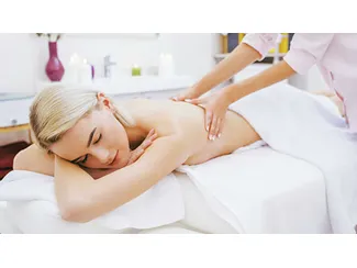 Получите в подарок косметичку и миниатюру парфюмерной воды Armani/Prive Cuir Zerzura